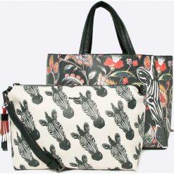 Desigual - Torebka. Czarne torebki klasyczne damskie Desigual, bez wzorów, z poliesteru, casualowe, do ręki, duże, bez dodatków. W wyprzedaży za 229,90 zł.