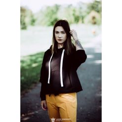 Bluza sportowa CZARNA. Czarne bluzy sportowe damskie marki Pakamera. Za 149,00 zł.