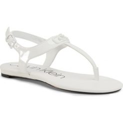 Sandały CALVIN KLEIN - Shamary B4E7933 White. Białe klapki damskie Calvin Klein, bez wzorów, ze skóry ekologicznej, bez obcasa, na obcasie. Za 379,00 zł.
