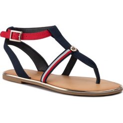 Sandały TOMMY HILFIGER Corporate Detal Flat Sandal FW0FW04615. Niebieskie klapki damskie TOMMY HILFIGER, bez wzorów, bez obcasa. W wyprzedaży za 279,00 zł.