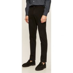 Tommy Hilfiger - Spodnie. Niebieskie spodnie męskie TOMMY HILFIGER, na co dzień, bez wzorów, z elastanu. Za 449,90 zł.