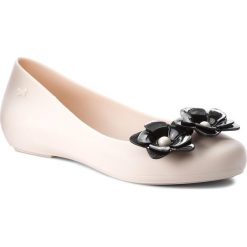 Baleriny ZAXY - Flower Fem 82529 Beige 51485 BBB285004 02064. Brązowe baleriny damskie Zaxy, bez wzorów, z tworzywa sztucznego, klasyczne, bez obcasa, na płaskiej podeszwie. W wyprzedaży za 149,00 zł.