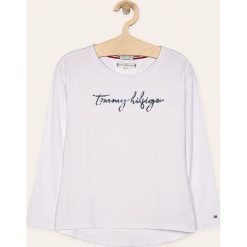 Tommy Hilfiger - Longsleeve dziecięcy 128-176 cm. Niebieskie bluzki dziewczęce TOMMY HILFIGER, z aplikacjami, z bawełny, z okrągłym kołnierzem, z długim rękawem, długie, bez kaptura. W wyprzedaży za 99,90 zł.