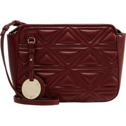 Emporio Armani Torba na ramię bordeaux. Czerwone torebki klasyczne damskie Emporio Armani. Za 799,00 zł.