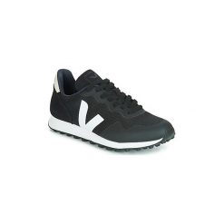 Buty Veja SDU RT. Czarne trampki i tenisówki damskie Veja, bez wzorów, bez zapięcia. Za 439,00 zł.