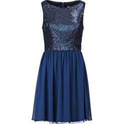 Laona Sukienka koktajlowa blue. Niebieskie sukienki damskie marki Laona, bez wzorów, z poliesteru, wizytowe, bez kołnierzyka, bez rękawów. Za 579,00 zł.