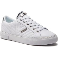 Sneakersy GUESS - Groovie FL5GRV ELE12 WHITE. Białe półbuty damskie Guess, na co dzień, z aplikacjami, ze skóry ekologicznej, bez obcasa, na płaskiej podeszwie, bez zapięcia. W wyprzedaży za 349,00 zł.