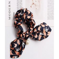 GUMKA DO WŁOSÓW APASZKA Z PERŁĄ WZ3. Apaszki damskie Fanaberia.com, bez wzorów. Za 13,99 zł.