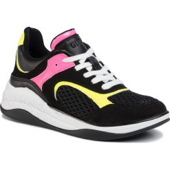 Sneakersy GUESS - Saucey FL6SA2 ELE12 BLACK. Czarne półbuty damskie Guess, ze skóry ekologicznej. W wyprzedaży za 349,00 zł.