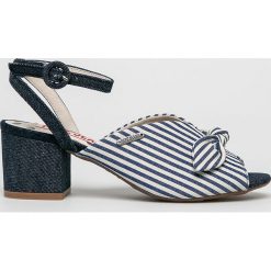 Pepe Jeans - Sandały. Niebieskie klapki damskie Pepe Jeans, bez wzorów, z jeansu, bez obcasa, na szpilce. W wyprzedaży za 159,90 zł.