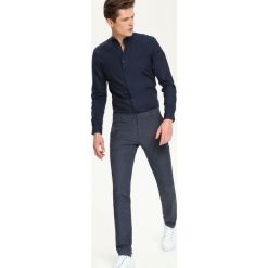 KOSZULA DŁUGI RĘKAW MĘSKA SLIM FIT. Koszule męskie Top Secret, m, bez wzorów, z bawełny, biznesowe, ze stójką, z długim rękawem. W wyprzedaży za 44,99 zł.