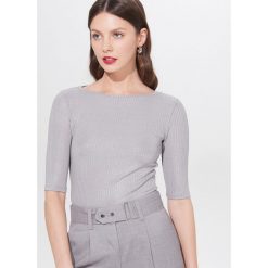 Błyszcząca bluzka w prążki - Jasny szary. Szare bluzki damskie Mohito, s, bez wzorów, bez kołnierzyka, bez rękawów. Za 59,99 zł.