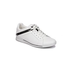 Buty Guess NEW GEORG. Białe trampki męskie Guess, z aplikacjami, bez zapięcia. Za 439,20 zł.