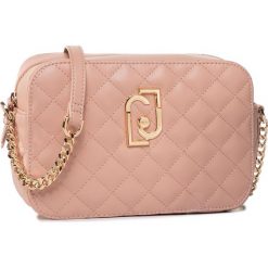 Torebka LIU JO - S Crossbody AA0092 E0002 Cameo Rose 41310. Różowe listonoszki damskie Liu Jo, na co dzień, bez wzorów, ze skóry ekologicznej, bez dodatków. W wyprzedaży za 299,00 zł.