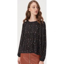 Kwiatowa bluza z balonowymi rękawami - Wielobarwny. Bluzy damskie Sinsay, s, bez wzorów, bez rękawów, bez kaptura. Za 39,99 zł.