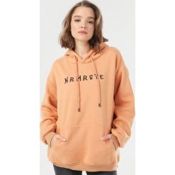 Camelowa Bluza Iphisnore. Brązowe bluzy damskie Born2be, s, bez wzorów, bez rękawów, z kapturem. Za 89,99 zł.