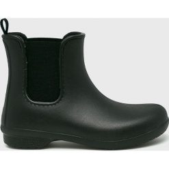 Crocs - Kalosze. Niebieskie kalosze damskie Crocs, bez wzorów, z materiału, bez obcasa. W wyprzedaży za 189,90 zł.