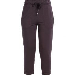 Spodnie sportowe damskie: Juvia CROPPED PANT PLAIN Spodnie treningowe plum