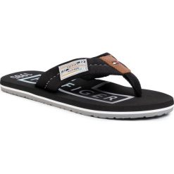 Japonki TOMMY HILFIGER - Badge Beach Sandal FM0FM02706 Black BDS. Czarne klapki męskie TOMMY HILFIGER, ze skóry, bez zapięcia. Za 159,00 zł.