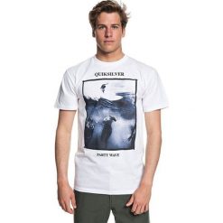 Quiksilver T-shirt Wave Party Ss White EQYZT04948-WBB0 (rozmiar XXL). Białe koszulki męskie Quiksilver, xxl, z nadrukiem, bez kołnierzyka, bez rękawów. W wyprzedaży za 65,00 zł.
