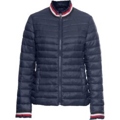 Letnia kurtka pikowana z tasiemką w paski bonprix ciemnoniebieski. Niebieskie kurtki damskie bonprix, na lato, w paski, bez kaptura. Za 239,99 zł.