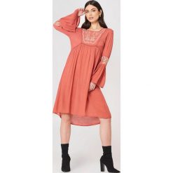 Sukienki: Glamorous Sukienka midi z haftem – Orange