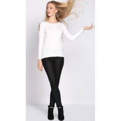 Biały Sweter Out Action. Białe swetry klasyczne damskie Born2be, l, z dekoltem w łódkę. Za 49,99 zł.