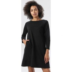 Czarna Sukienka Euphelacia. Czarne sukienki damskie Born2be, xl, bez wzorów, z dzianiny, bez kołnierzyka, bez rękawów. W wyprzedaży za 59,99 zł.