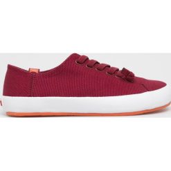 Camper - Tenisówki. Czerwone trampki i tenisówki damskie Camper, bez wzorów, z gumy, na sznurówki. W wyprzedaży za 249,90 zł.