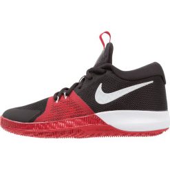 Nike Performance ZOOM ASSERSION Obuwie do koszykówki black/pure platinum/gym red. Czarne buty sportowe męskie marki Nike Performance, z materiału. W wyprzedaży za 209,30 zł.