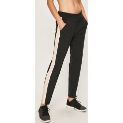 Under Armour - Spodnie. Czarne spodnie damskie Under Armour, s, bez wzorów, z elastanu. W wyprzedaży za 199,90 zł.
