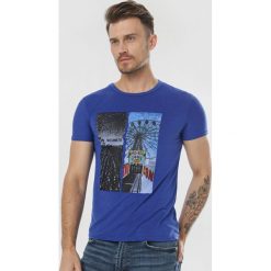 Niebieska Koszulka Viviemora. Niebieskie koszulki męskie Born2be, xl, bez wzorów, bez kołnierzyka, bez rękawów. W wyprzedaży za 29,99 zł.