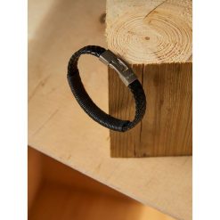 BRANSOLETKA MĘSKA. Czarne bransoletki męskie marki Top Secret, metalowe. W wyprzedaży za 19,99 zł.