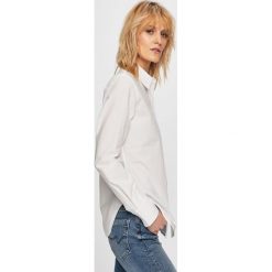 Calvin Klein - Koszula. Białe bluzki damskie Calvin Klein, bez wzorów, z elastanu, klasyczne, z klasycznym kołnierzykiem, z długim rękawem. W wyprzedaży za 269,90 zł.