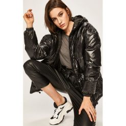 Answear - Kurtka. Czarne kurtki damskie ANSWEAR, s, bez wzorów, z poliesteru, krótkie. W wyprzedaży za 179,90 zł.