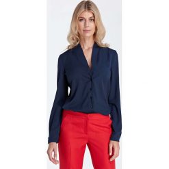 Granatowa Elegancka Koszulowa Bluzka z Dekoltem w Szpic. Niebieskie bluzki damskie marki Molly.pl, s, eleganckie, z klasycznym kołnierzykiem. Za 121,90 zł.