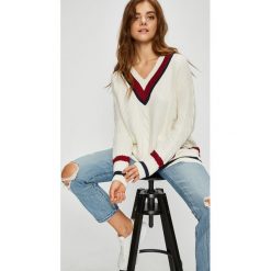 Tommy Jeans - Sweter. Białe swetry klasyczne damskie marki Tommy Jeans, s, z bawełny. W wyprzedaży za 419,90 zł.
