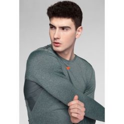 Longsleeve treningowy męski TSMLF270 - średni szary melanż. Szare koszulki męskie termoaktywne marki 4f, m, bez wzorów, z dzianiny, bez kołnierzyka, długie. Za 99,99 zł.