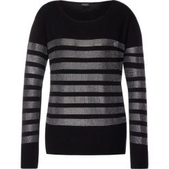 Sweter Guess W93R82 Z2760. Czarne swetry damskie Guess, s, z aplikacjami, z elastanu, klasyczne, bez rękawów, bez kaptura. W wyprzedaży za 319,00 zł.
