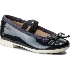 Baleriny GEOX - J Plie' I J5455I 000HI C4002 M Navy. Niebieskie baleriny damskie marki Geox, ze skóry ekologicznej. W wyprzedaży za 169,00 zł.