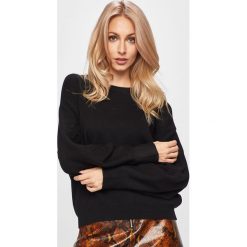 Guess Jeans - Sweter. Zielone swetry damskie Guess Jeans, s, z aplikacjami, z elastanu, bez rękawów, bez kaptura. Za 399,90 zł.