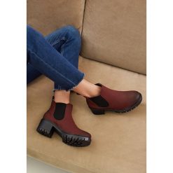 Bordowe Botki Cotopaxi. Czerwone botki damskie Born2be, bez obcasa, na obcasie, bez zapięcia. Za 119,99 zł.