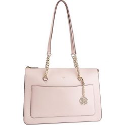 Torebka DKNY - Bryant Lg Zip Tote R74A3009 Iconic Blush 0IB. Różowe torebki klasyczne damskie DKNY, bez wzorów, ze skóry, klasyczne, na ramię, bez dodatków. W wyprzedaży za 779,00 zł.