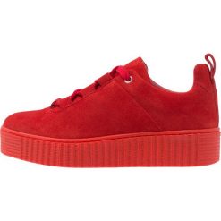 Samsøe & Samsøe Sneakersy niskie flame scarlet. Czerwone trampki i tenisówki damskie marki Samsøe & Samsøe, ze skóry. Za 629,00 zł.