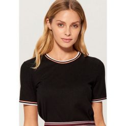Koszulka z ozdobną lamówką - Czarny. Czarne t-shirty damskie Mohito, l. Za 49,99 zł.