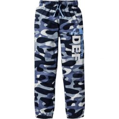 Spodnie dresowe bonprix szary wzorzysty. Szare dresy chłopięce marki bonprix, z nadrukiem, z dresówki. Za 44,99 zł.