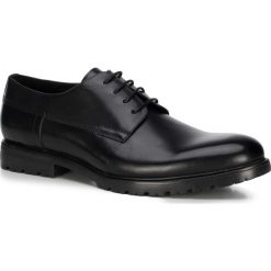 Buty męskie. Pomarańczowe półbuty męskie Wittchen, bez wzorów, ze skóry, klasyczne, z otwartym noskiem, bez zapięcia. W wyprzedaży za 299,90 zł.