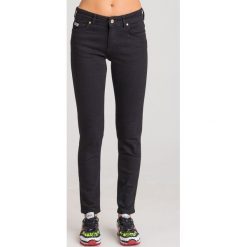 JEANSY SLIM FIT VERSACE JEANS COUTURE. Czarne jeansy damskie z elastanu. Za 378,95 zł.