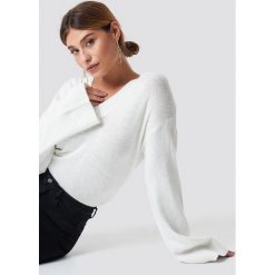 XLE the Label Sweter Erin - White. Białe swetry oversize damskie marki XLE the Label, z materiału. Za 166,95 zł.