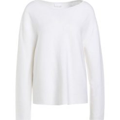 DRYKORN MELBI Sweter white. Białe swetry klasyczne damskie DRYKORN, xl, z bawełny. W wyprzedaży za 408,85 zł.